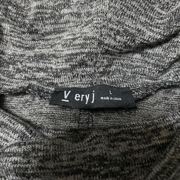 Very J Grey Cowl Neck Drape Over Long Sleeve Top Size L - Picture 3 of 4